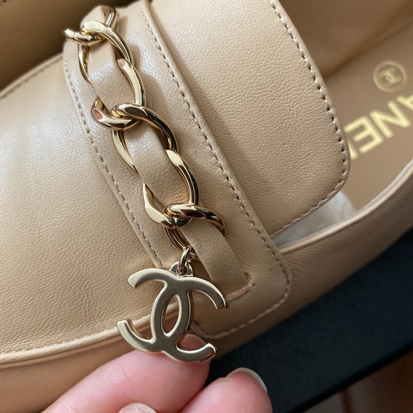 Chanel shoes - Picture 3 of 5